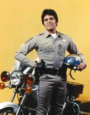 C.H.I.P.S. Cast Erik Estrada   1970's 8x10 Glossy Photo