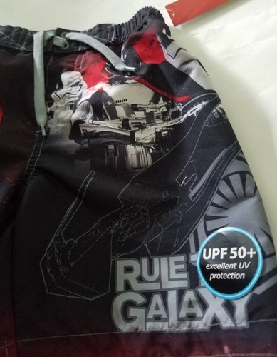 Jungen Badehose Marke Disney Star Wars schwarz rot grau Größe 4/5 - Bild 3 von 7