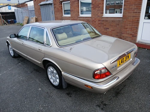 jaguar xj8 sovereign 4.0ltr V8 - Picture 3 of 24