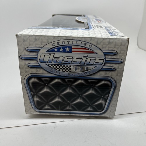 CAMARO Z28 1967 CHEVY 1:18 SCALE CLASSIC COLLECTION METALLIC BLUE WHITE STRIPES - Picture 12 of 13