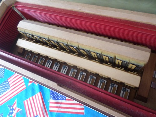 SUPERB MADE IN ITALY CALVI PALMA 120 BASS ACCORDION 4 VOICE MUSETTE !! - Picture 5 of 10