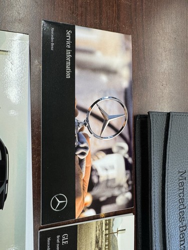 2022 MERCEDES GLE W167 NEW GENUINE OWNERS MANUAL SET WITH CASE OEM A1675843021 - Picture 3 of 6