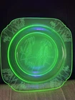 MINT Green Uranium / Vaseline Sylvan Federal Glass "Parrot" plate 7.5”
