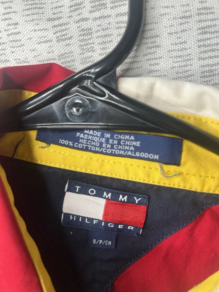Camisa vintage Tommy Hilfiger abotonada para hombre pequeña manga larga equipo de vela Y2K Foto 4 de 4