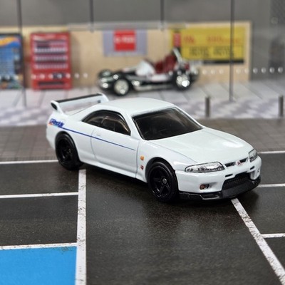 Hot Wheels Premium Modern Classics Nissan Skyline GT-R BCNR33 R33 GTR 4/5 White