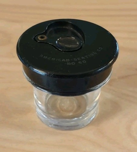 Antiker 30er Jahre American Seating Co Glas & Bakelit Schulschreibtisch Nr. 60 Tintenfass
