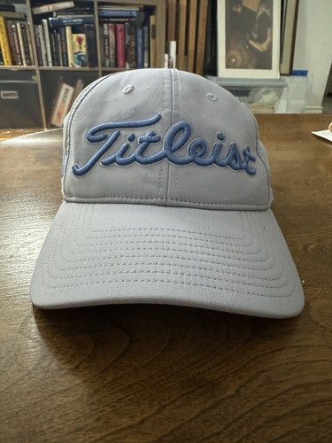 Gorra Titleist Correa Trasera Gris Azul Claro Pro V1 FJ Footjoy Golf Tour Informal