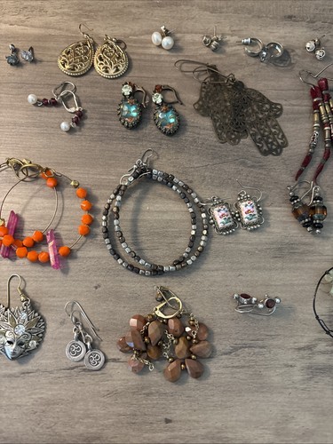 Lot of 24 Pair of Pierced Earrings Costume Jewelry - Picture 3 of 4