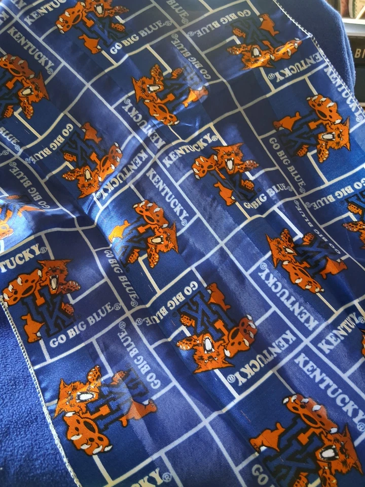Bufanda de la Universidad de Kentucky, azul gato salvaje, 100 % poliéster (58" x 12 1/2") Foto 2 de 4