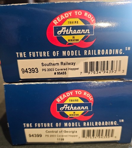 HO Athearn RTR 2-Bay Covered Hoppers CG #1138 & SOU #95455 - Bild 2 von 2