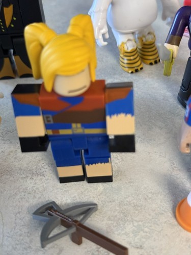 Mini figuras de coleccionista Roblox en rojo estuche de transporte caja de herramientas de exhibición - Imagen 7 de 16