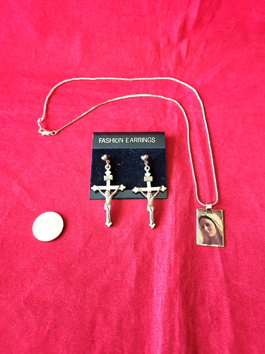 Graziosa Collana Decorativa "Madre Benedetta" - 24 KGL e Orecchini con Gesù in Croce - Foto 1 di 8