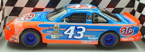 Ertl 1/18 Scale Diecast 7922 - Pontiac 1998 Grand Prix STP #43 J.Andretti - Picture 3 of 5