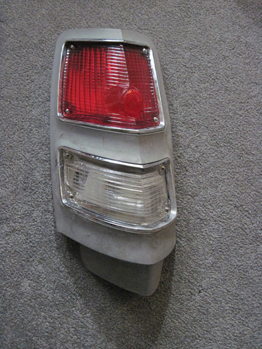 Oldsmobile Vista Cruiser Wagon 1968 luz trasera carcasa completa nuevo stock antiguo LH - Imagen 1 de 13