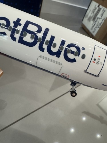 Skymarks JetBlue A321 Neo Airbus "Discontinued" 1/100 plane Model - Imagen 8 de 15