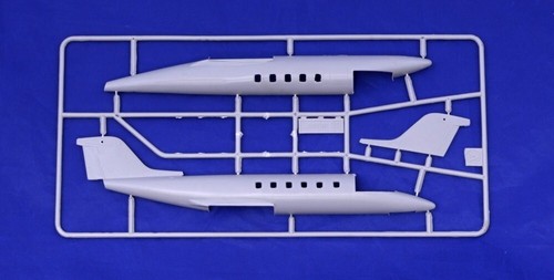 Jet de negocios "Learjet 35" SOVA-M SVM 72019 kit de avión modelo de plástico escala 1:72 - Imagen 2 de 10