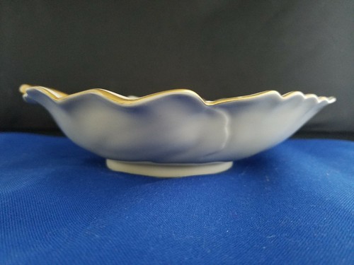 Toyo Japan Leaf Dish Candy Bowl 7.75 X 7 x 2" White Ivory & Gold Trim  - Picture 2 of 7