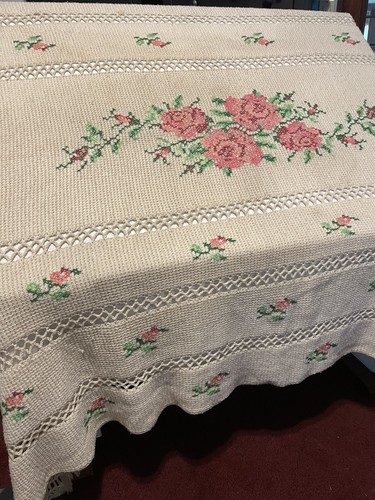 Vintage Granny Core Knitted Hand Made Flowers Roses Throw 67x56 W/out Fringe. - Picture 16 of 22