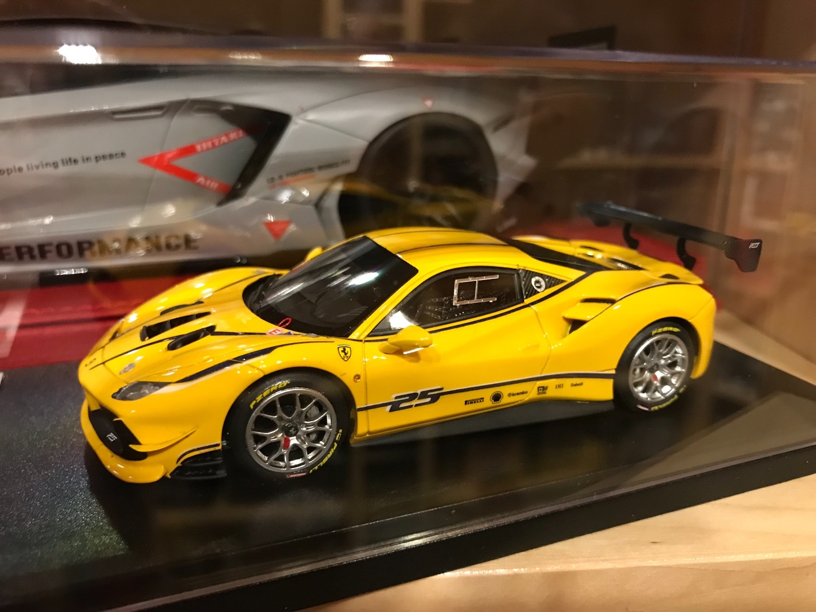 Ferrari 488 Challenge - amarillo Modena - Looksmart - 1 43 Ferrari 488 Challenge - amarillo Modena - Looksmart - 1 43