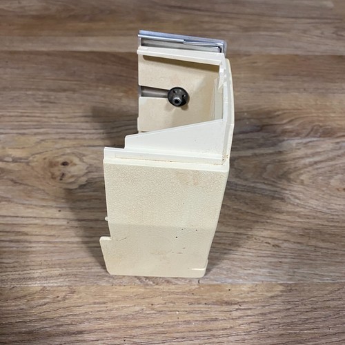 Singer 6268 Sewing Machine Replacement OEM Part Front Nose Cover - Picture 1 of 3