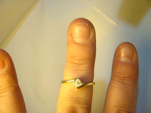 Vintage Solid 9ct Gold Ring - Beautiful Quality Sparkly Small Diamond - Size Q - Picture 12 of 12