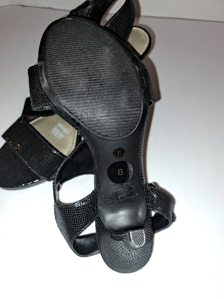 Zapatos de tacón de aguja East 5th Jackie negros con textura y tiras para mujer 8 Foto 4 de 4