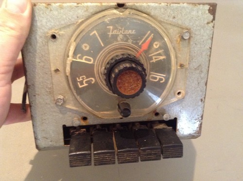 Ford Fairlane 1955 radio AM ORIGINAL USADO VINTAGE botón pulsador FoMoCo - Imagen 2 de 9