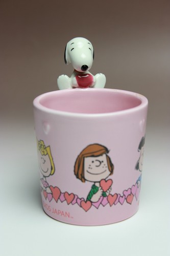 Peanuts Snoopy w Love Heart Sits on Handle Ceramic Mug Universal Studios Japan - Picture 3 of 11