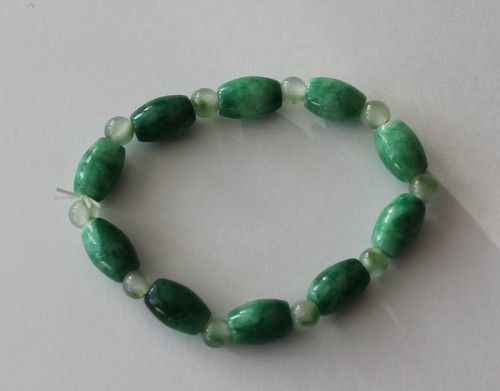 Vintage Chinese Green Jade Stretch Bracelet - Picture 5 of 7