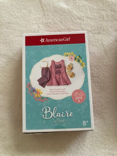 NEU American Girl GOTY Blaire SET BLUMENMESSE OUTFIT & RESTAURANT ZUBEHÖR NEU IM KARTON - Bild 2 von 6