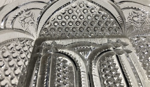 Vntg Clear Pressed Glass 8 1/4” Serving/Candy Dish - Picture 5 of 6