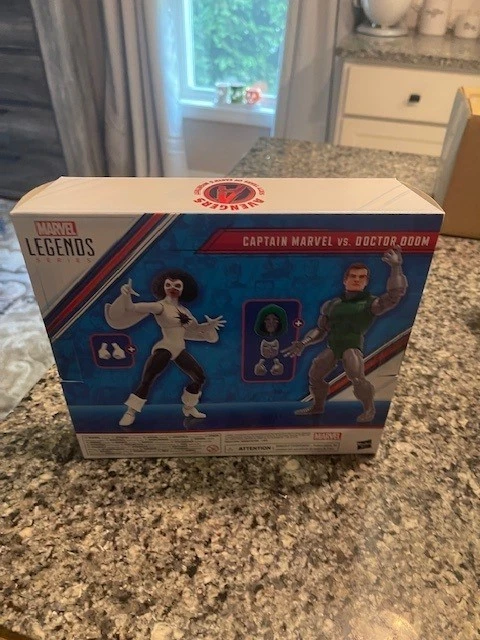 Marvel Legends Captain Marvel vs Doctor Doom Avengers 60 aniversario paquete de 2 Foto 2 de 2