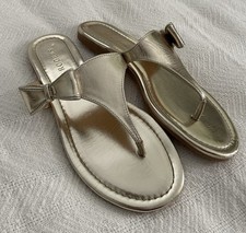 NWOB Jack Rogers Metallic Gold Gracie Bow Sandals Thongs. Ladies 8M