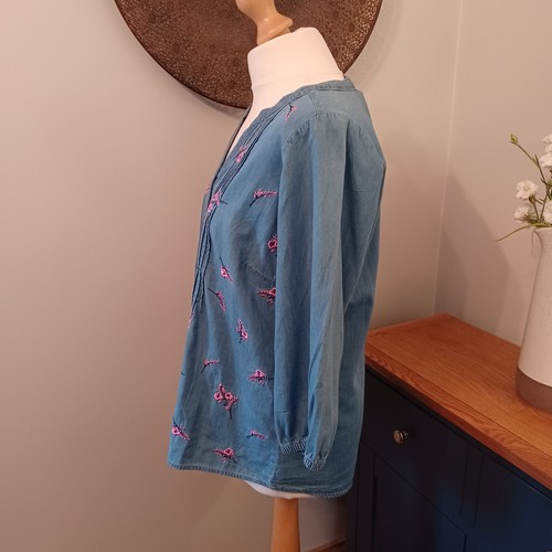 Light Blue Denim Chambray Pink Embroidered Flowers Tunic Top Blouse 12 Pintuck - Picture 10 of 12