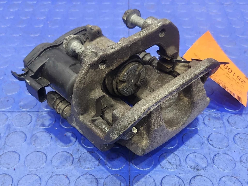 Conjunto de pinza de freno trasera 12-15 Mercedes Benz ML W166 lado del conductor izquierdo OEM Foto 2 de 4
