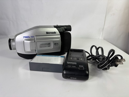Panasonic Palmcorder VHS-C PV-L454D Camcorder Bundle *READ* Tested - Picture 1 of 19