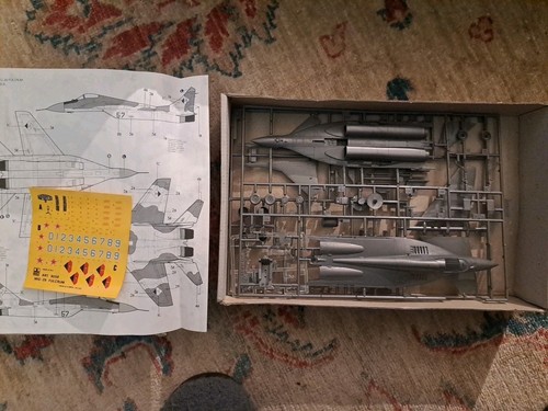 Esci Mig-29 Fulcrum Plastic Model Kit. 1/72 - Picture 2 of 2