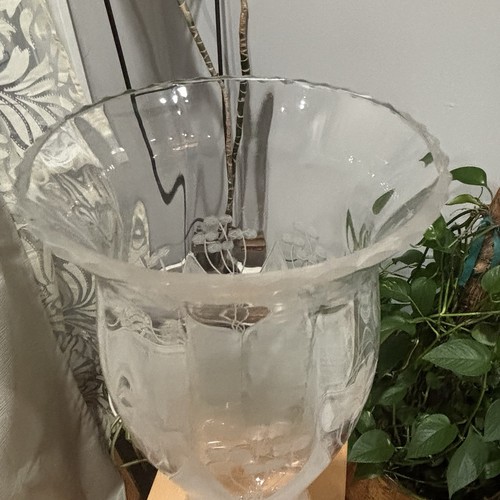 Jarrón de vidrio artístico grabado con patrón de lirio Dorflinger Kalana período brillante americano - Imagen 8 de 9