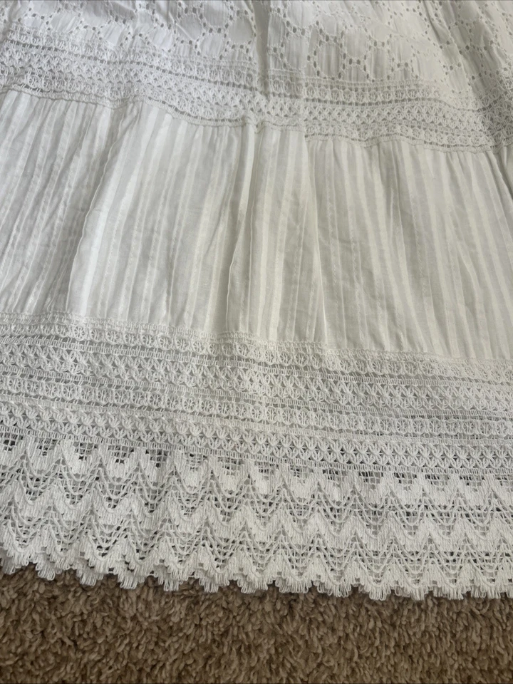 Falda Studio West Apparel blanca de ganchillo y bordada - talla mediana de largo 23 pulgadas Foto 2 de 4