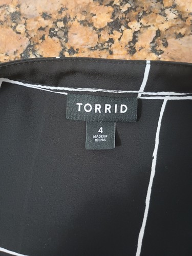Blusa Torrid negra blanca sin mangas con botones talla 4/4X z26 - Imagen 13 de 13