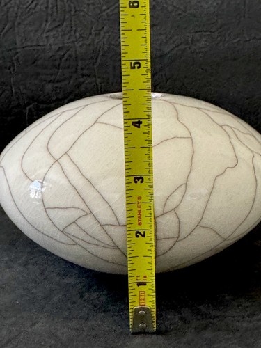 Jarrón de cerámica blanco con esmalte craquelado de cerámica firmado Studio Pottery recipiente vintage - Imagen 5 de 18