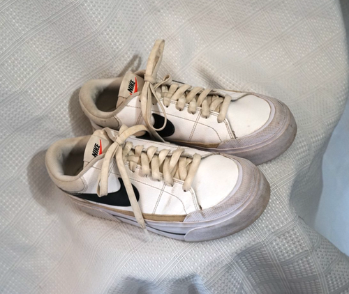 Nike women size 9.5 white black leather athletic shoe just need leather cleaner