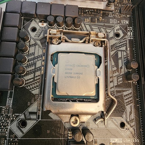 Placa madre ASUS Z170 Series Z170-Pro 4 GB DDR4 RAM, CPU y ventilador G3930  - Imagen 7 de 7