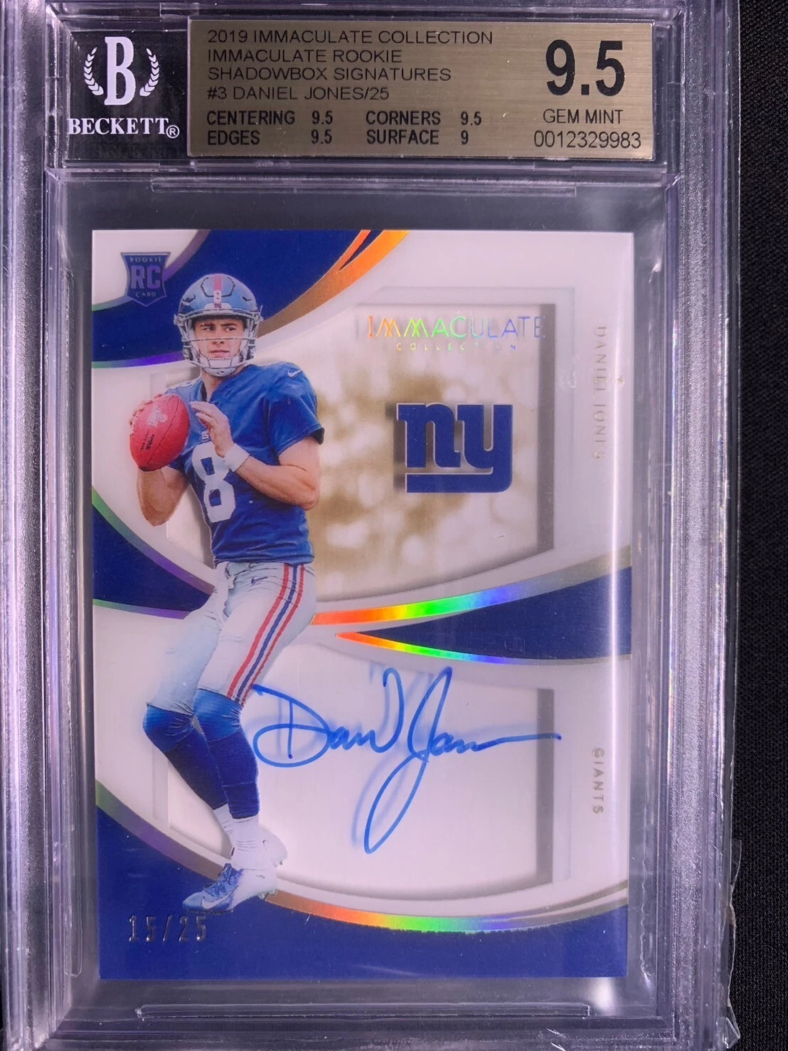 Daniel Jones Panini Immaculate Collection Rookies Shadowbox Signatures #RSDDJ Base