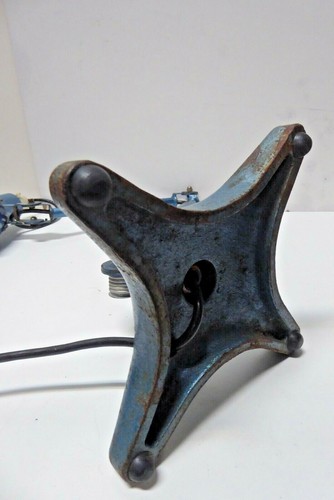 VINTAGE METAL INDUSTRIAL WORKSHOP LAMP FACTORY BENCH DESK HAMMERTONE - NICE BASE - Picture 9 of 12
