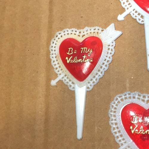4 Vtg Valentines Day Hard Plastic Heart Arrow "Be My Valentine" Pick Cake Topper - Picture 5 of 8