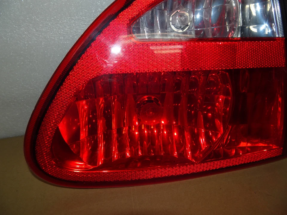 OLDSMOBILE ALERO 1999-2004 OEM TAPA MALETERO IZQUIERDO LUZ TRASERA FÁBRICA Foto 3 de 4