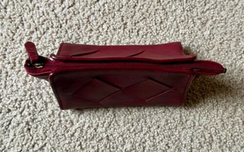 Latico NJ USA Red Leather Mini Clutch Purse Geometric Small Zip Wallet Wristlet - Picture 4 of 10