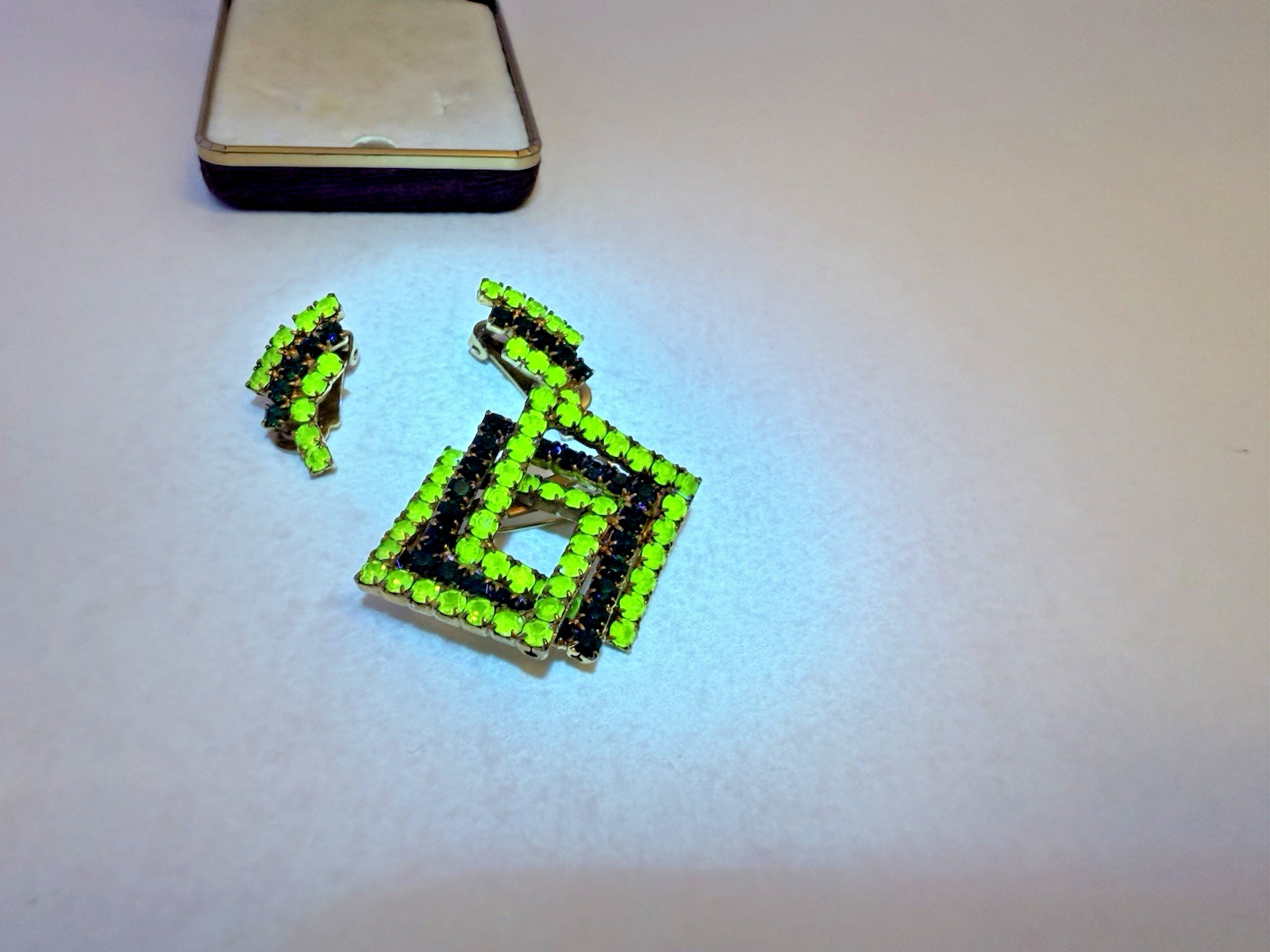 Uranium Interlocking Squares rhinestone Brooch/Pi… - image 7