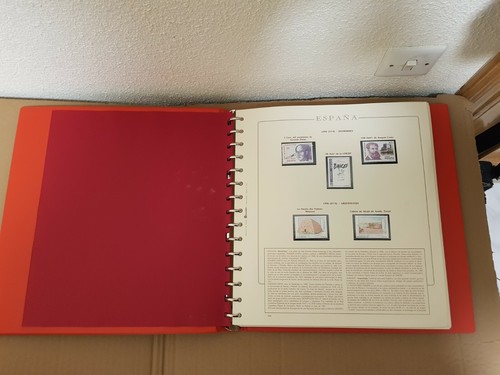ALBUM DE SELLOS ESPAÑA. 15 ANILLAS CON CAJETIN. COLOR ROJO. - Imagen 2 de 11